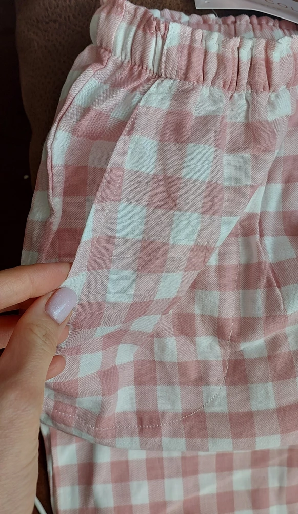 Хорошие брюки, очень комфортные, по размеру все отлично подошло, ношу 44