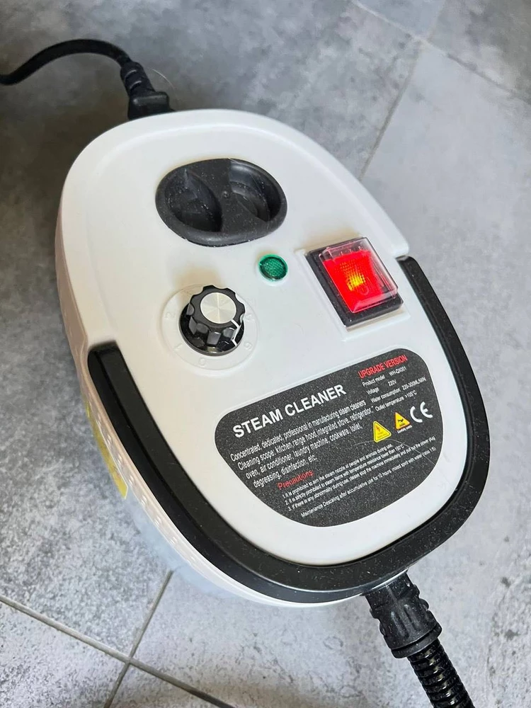 Очень довольна покупкой. Работает отлично. Хороший помощник для уборки дома, особенно в труднодоступных местах. Струя пара справляется на ура.