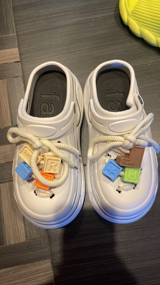 Классные, мягки! На ногу 37-38 как раз. На 39 будут малы. Симпатичные. Высокие.