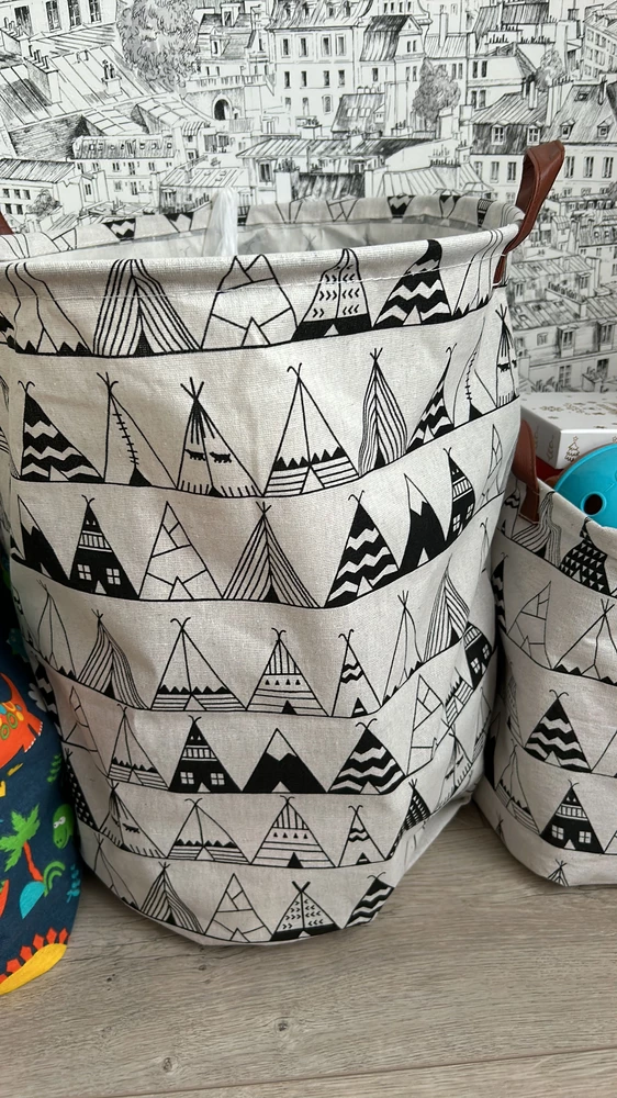 Отличная, вместительная корзина для игрушек)