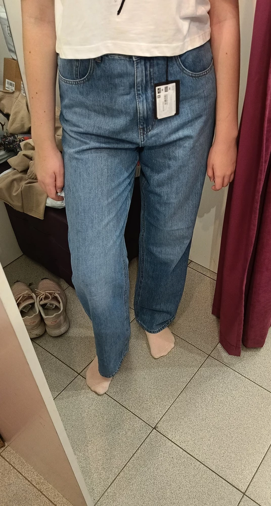 Девочка 13 лет. Заказали джинсы ростовку 186... Короткие!!!!! Обмерили попу и заказали размер согласно размерной таблице... Велики размера на 2 оказались.
