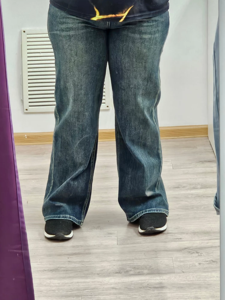 Если честно, то я не ожидала, что джинсы, которые в обтяг, будут такими комфортными. На талию 100 и ОБ 108 с трудом застегнулись, но при этом не давят. Они хорошо тянутся, и сидеть в них тоже удобно. Но это так, мне во всяком случае. Можно было и на размер больше взять, но не было в наличии. Цвет красивый, мягкие, ткань не толстая. На рост 1,64 подшивать не буду. Очень понравились. Рекомендую однозначно. Спасибо ❤️