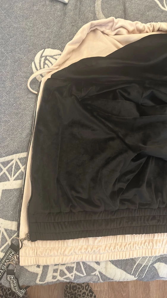 Обьяните пожалуйста , заказала 2 размера 44/75 . Как такое модет быть ?