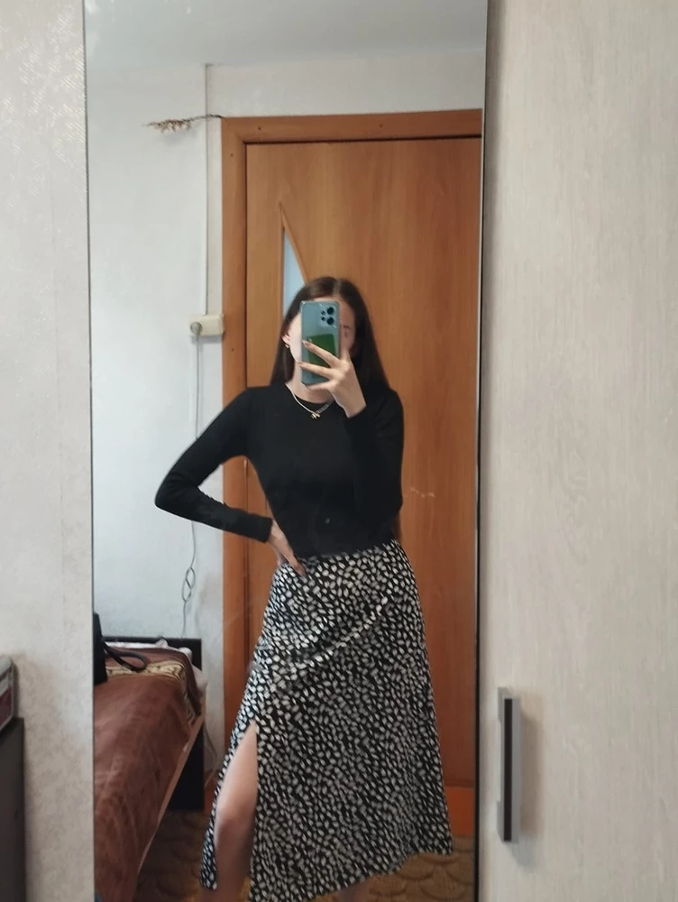 Невероятно красивая юбка😍,подошла по размеру,легкая ,комфортная подходит под любой образ😍😍