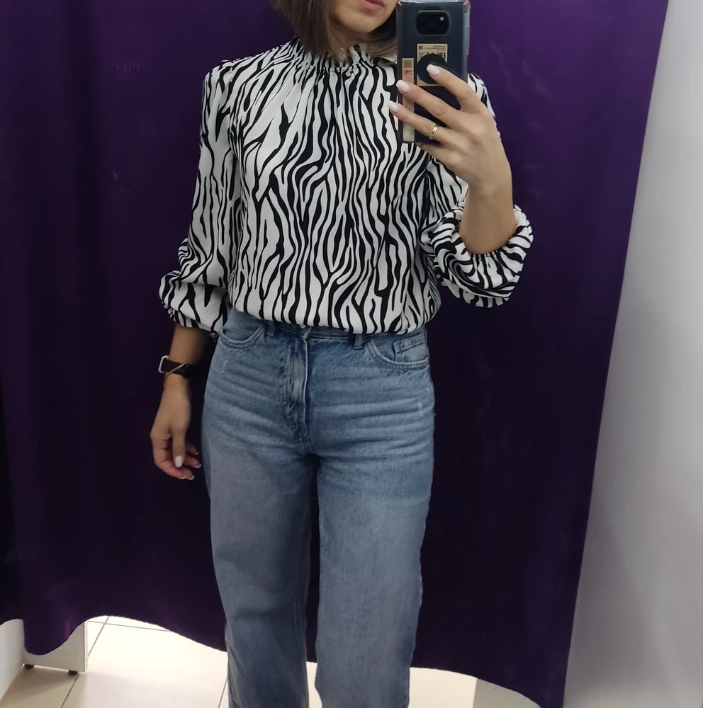 42 размер соответствует, приятная к телу, рекомендую.