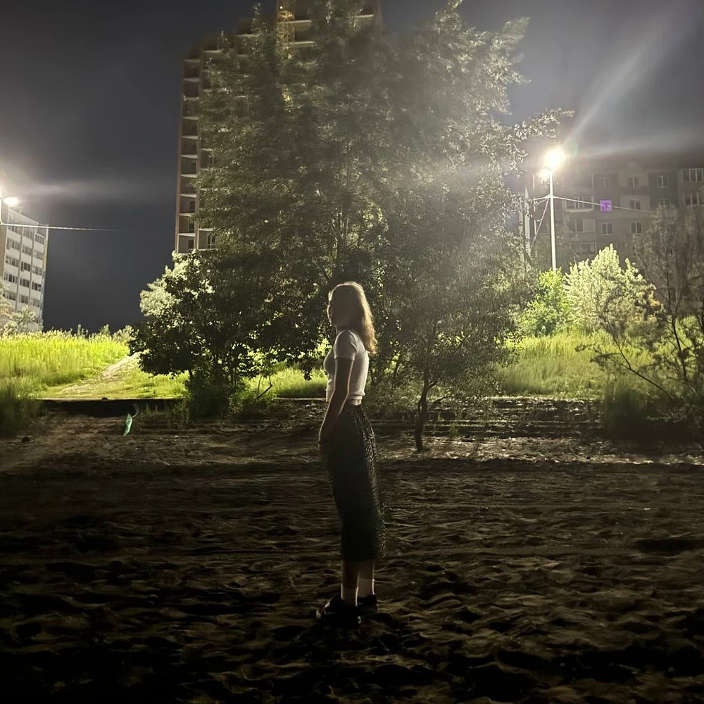 Юбка очень хорошая но только пришлось чу чуть подшить из за маленькой талии