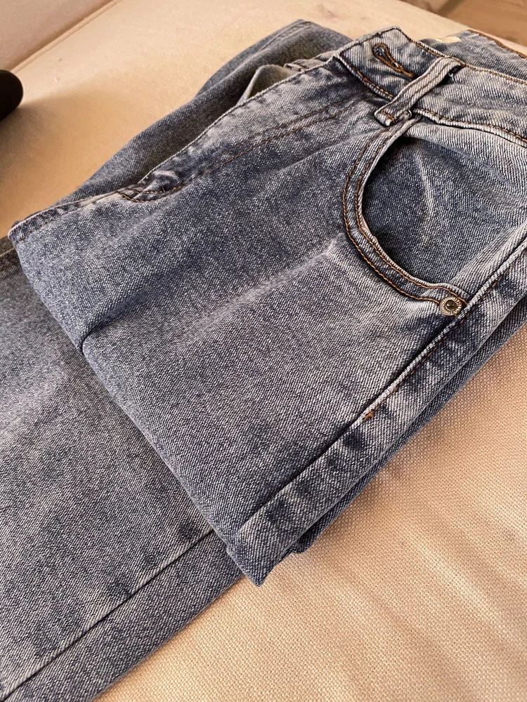 Афигенные джинсы, сколько я перемерила, эти - прям в сердечко: фасон+ цвет+ материал - все супер