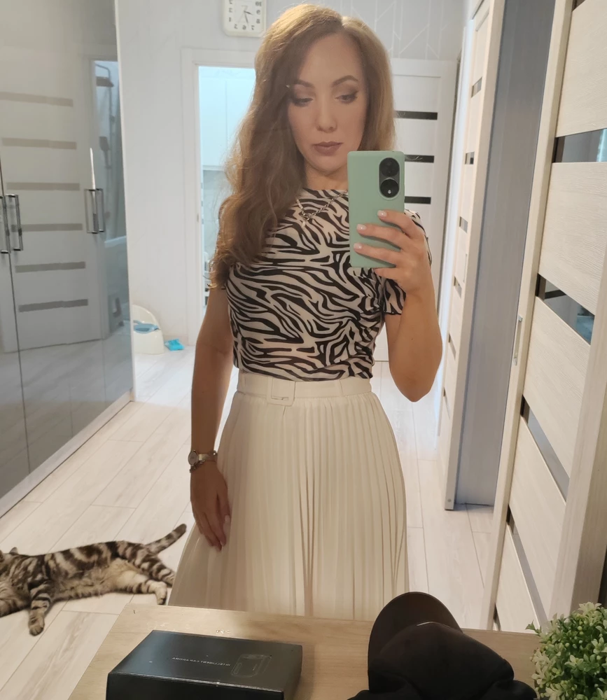 Хорошая футболка, мягкая, удобна, красивая. На 42 отлично м