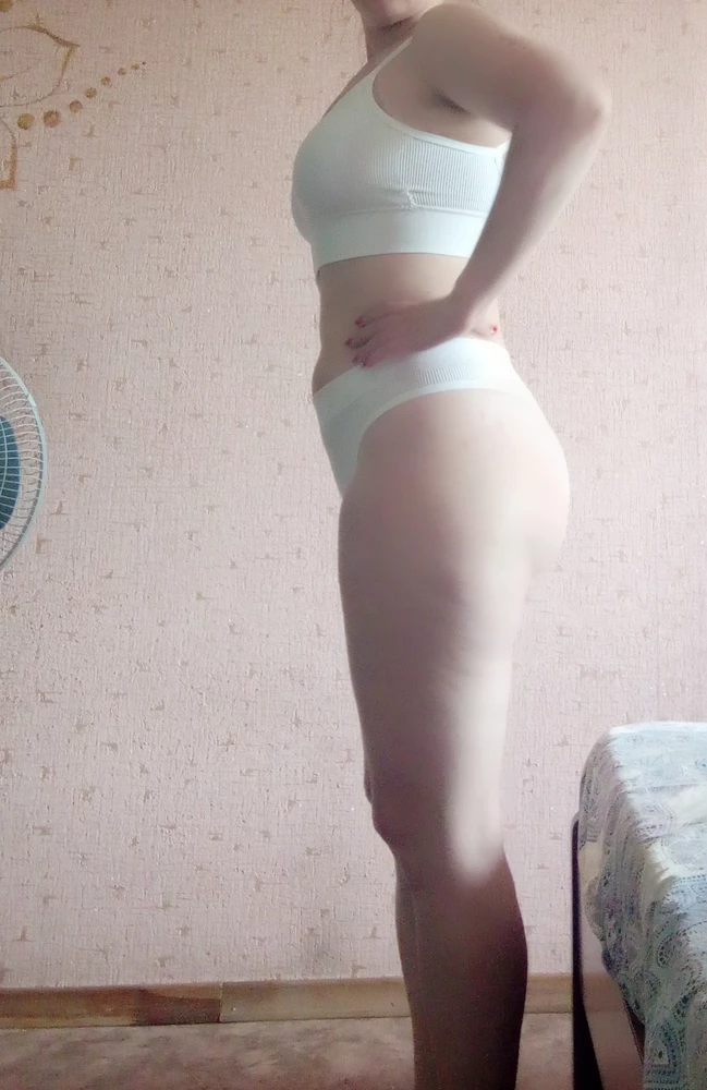 Сел отлично. И вообще прям приятный. Зашел на ура. Приятный бонус, резиночка для волос. Спасибо