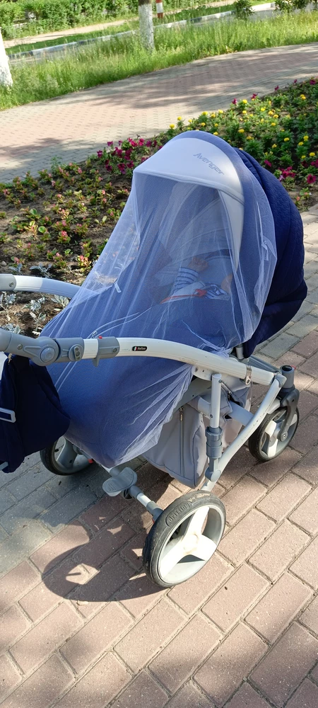 Ячейки мелкие, сетка коляску закрывает нормально. Доставили за 2 дня. Зажевало ее у нас молнией *** , я думала ей хана придет, но нет. Пара неброских затяжек и все. Однозначно 5*