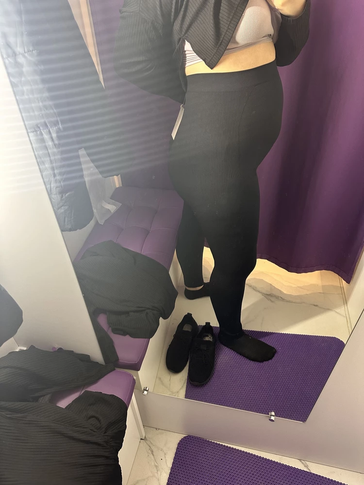 Отлисные легенсы. Заказывала два раза. Себе и сестре. Отличные. Просто не могу нарадоваться