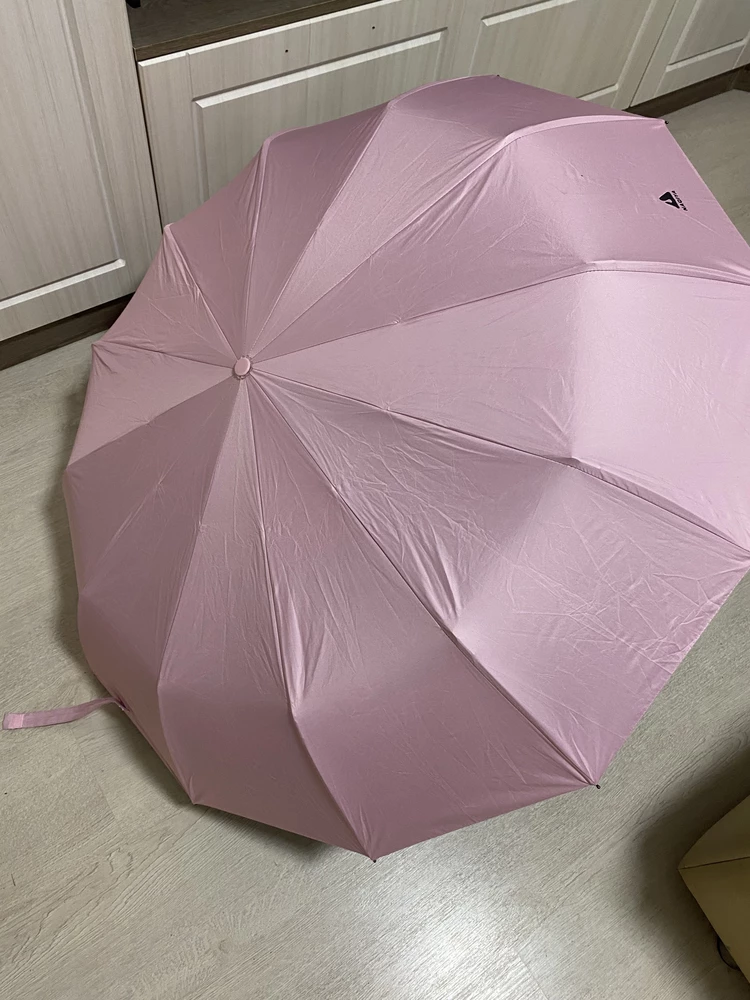 Хороший зонт, как я и хотела большой , с нашими ливнями как раз такой и нужен☔️