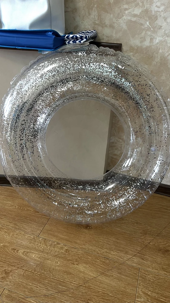 СТЫДНО.. продавать товар бракованный. Жаль все отзывы не почитала при покупке. СДУЛСЯ СРАЗУ и полчаса не хватило.Доставка быстрая, упакованн был хорошо.