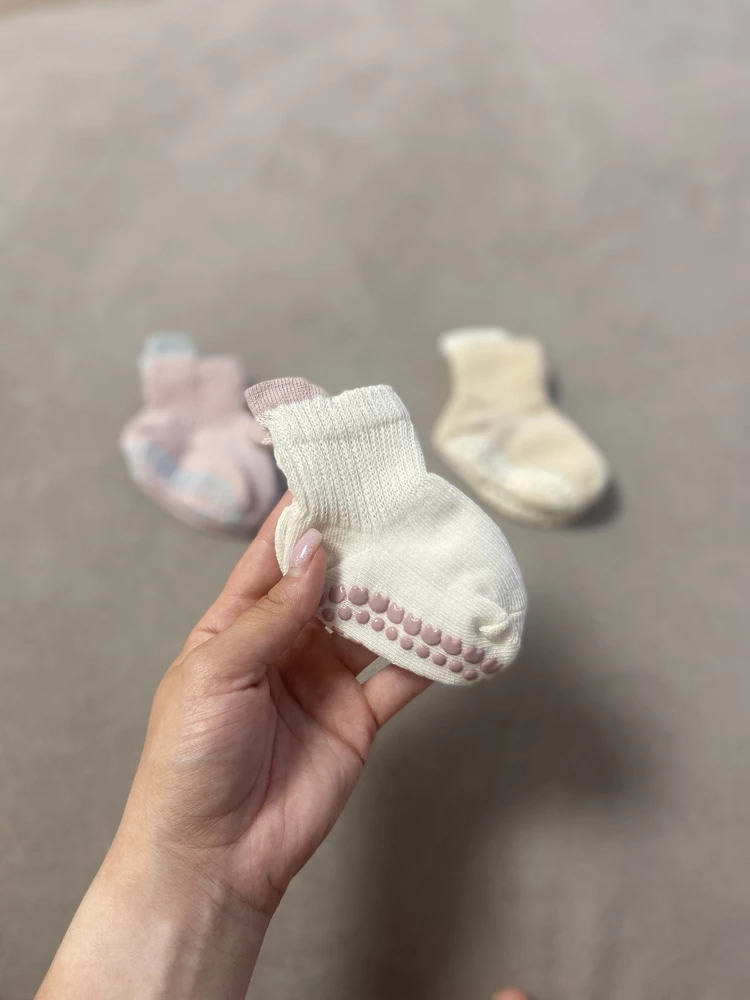 Очень милые носочки 🥰
Мягкие 
Приятные нейтральные  цвета