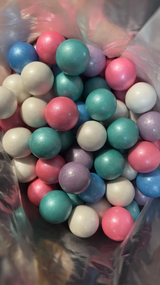 Очень классные, яркие, вкусные, нам с ребенком понравились) Вкус держится подольше, чем у некоторых)