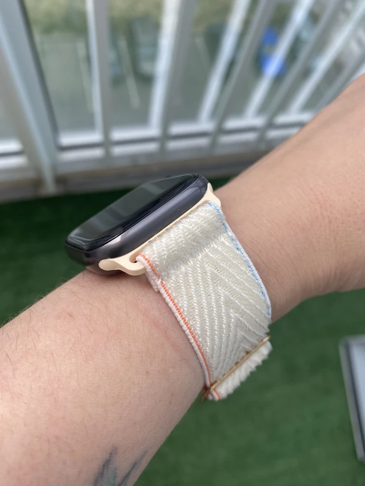 За свои деньги пойдет. Хотела плетеный браслет, приглянулся этот, но не совсем то. Это паралоновый какой то. На пару месяцев сойдет