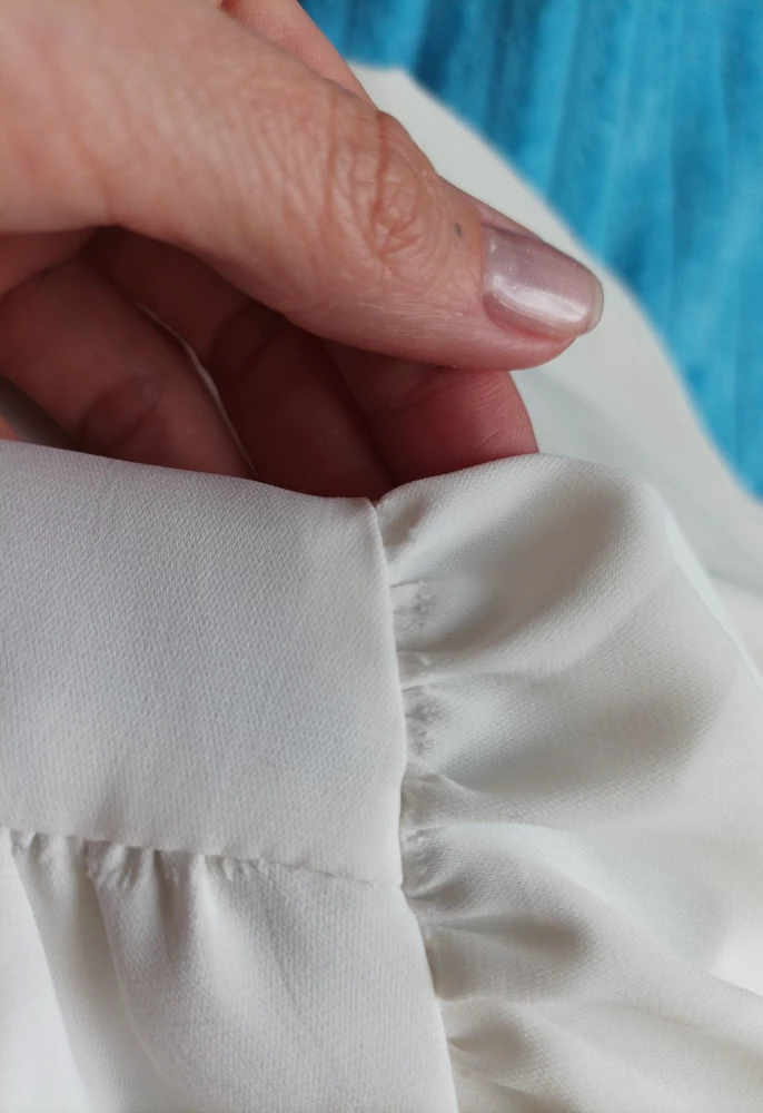 Блузка очень красивая, смотрится великолепно)) но нашла косяки пошива, к сожалению поздно.