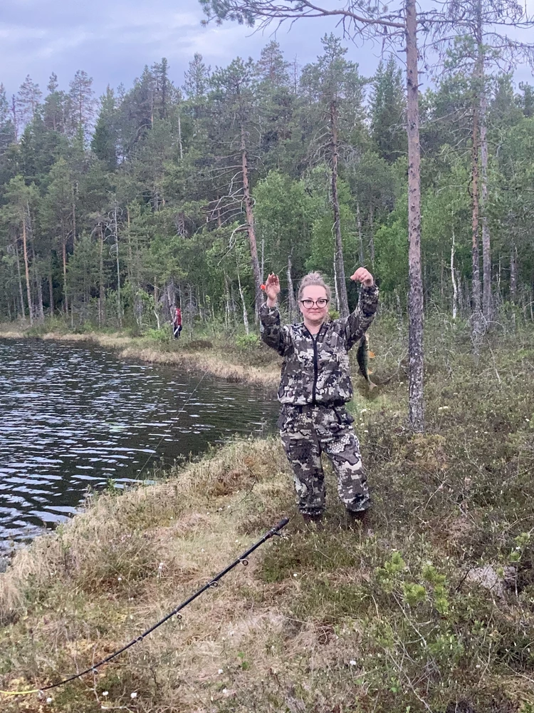 Отличный костюм, после стирки не сел, цвет не поменял.