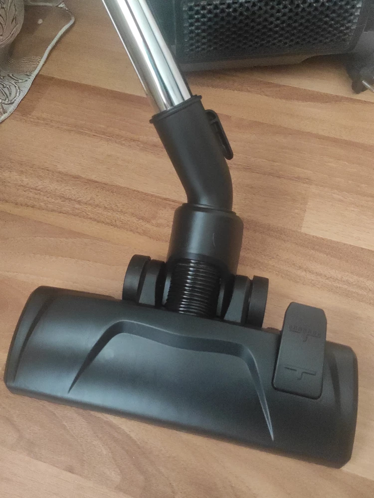 Хорошая щётка, дома два шерстяных животных, с шерсть справилась на ура)