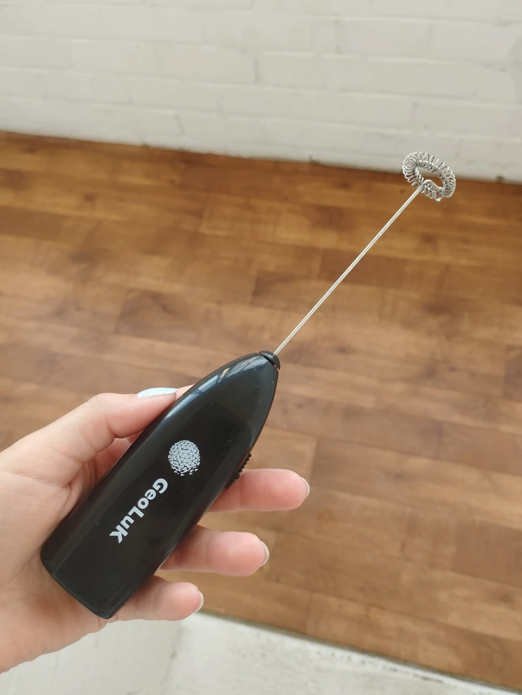 Хороший капучинатор, взбивает быстро и сильно. Довольна заказом! Есть небольшой минус это то, что нет батареек в комплекте или в подарок, чтобы можно было проверить товар на пункте выдачи, а так всë супер!