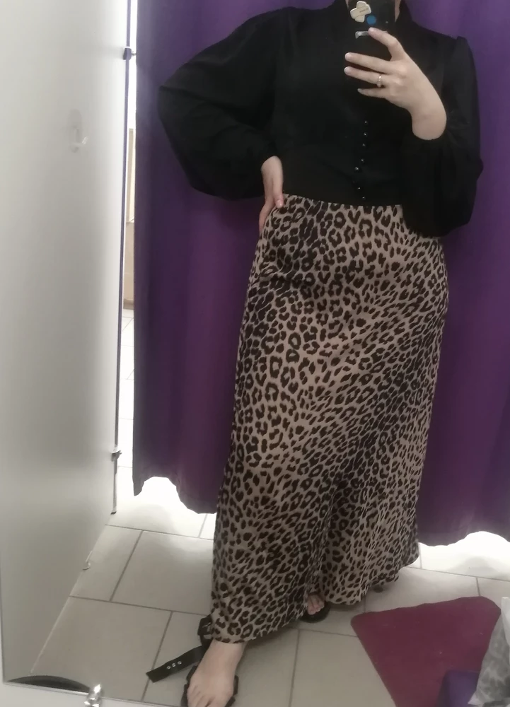 Очень классный. Хотя я не люблю такие рукова, но мнп понравилось. Материал очень приятный, прям снимать не хочется