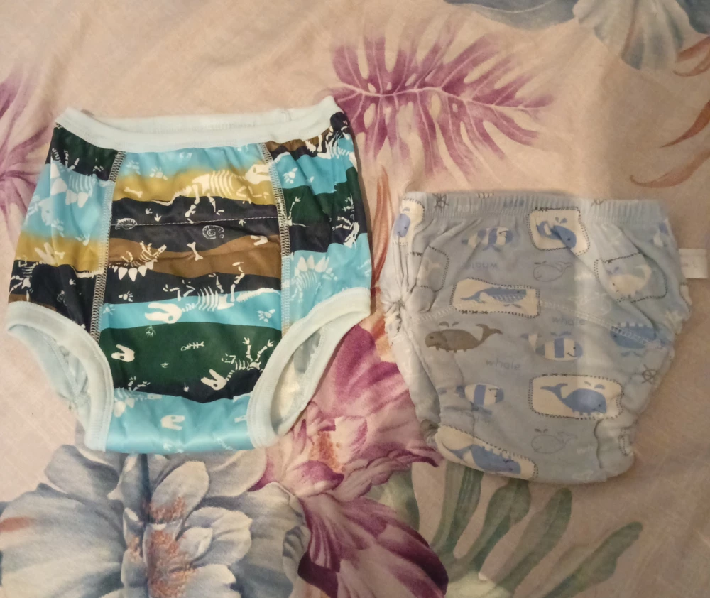 Очень понравились трусики хорошо сшиты, нитки не торчат материал как купальник только не 100% лайков как и надо чтобы дышало детское тело. Сначала не поняла показались огромными, но всё равно выкупила пришла примерили просто супер, выше пупка да и на вырост может быстрее научимся на горшок, брали до этого хлопок 100% он немного кажется садится после стирки, а это точно не сядет по крайней мере уже простирала на руках форма такая же. Спасибо продавцу.