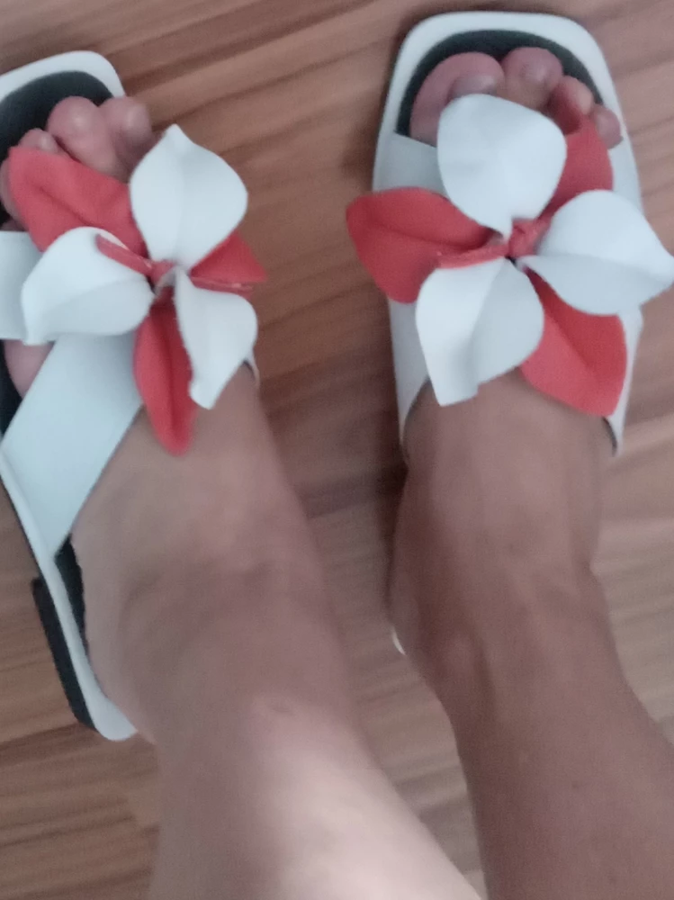Шлепки хорошие, плохо,что чёрный цвет есть. На 25,5см подошёл 39 размер. Мягкие, но не очень лёгкие. На проблемные ноги хорошо. Прилично смотрятся! Рекомендую!