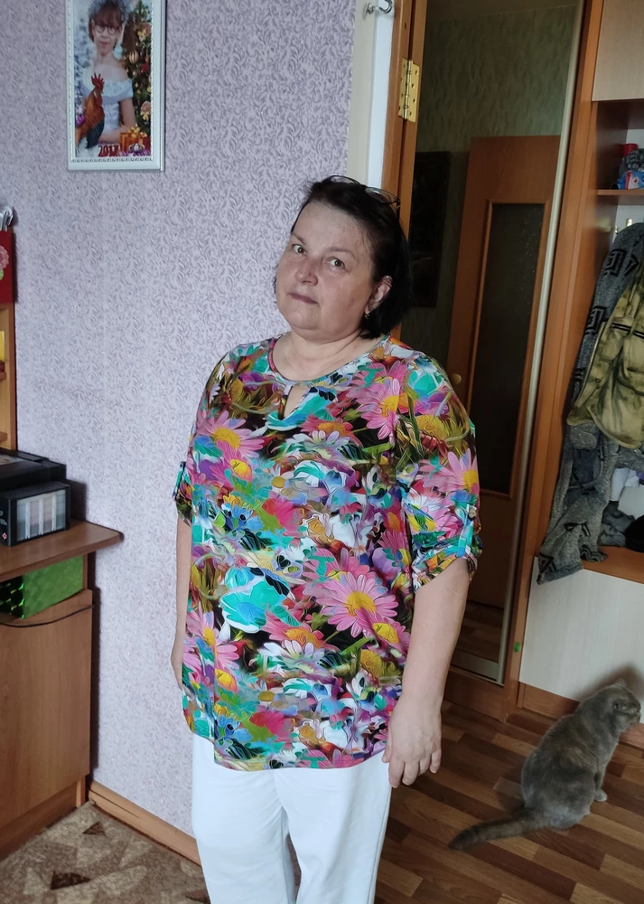 Очень красивая и удобная туника. На мои Ог 117, от 105 56 р-р свободно, как мне и нравится.