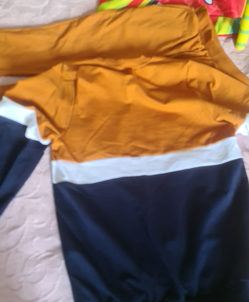 Здравствуйте! Данный костюм рекомендую, швы качественно прошиты, цвет супер, хорошо смотрится, размер соответствует для стройных детей!