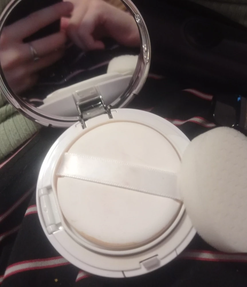 Отличный кушон, доставка быстрая, очень удобный и красивый, приятно держать в руке, перелила туда свой консилер, компактно, как будто брендовая вещь, спасибо большое продавцу😍