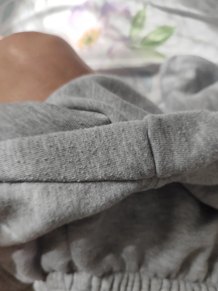 Поносила пару раз, уже появилось катышки , жалко так как сидят хорошо мне понравились