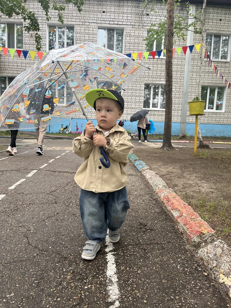 Суперские джинсы! Модные до невозможности)) удобные, джинса качественная , тонкая . Спасибо производителю