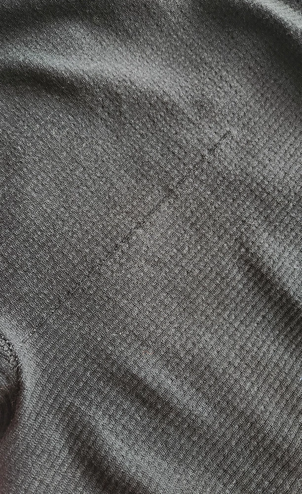 Брала на размер больше, сели отлично. Приятные, мягкие, не давят. Но материал не качественный. Одела несколько раз и к сожалению пошла стрелка сзади