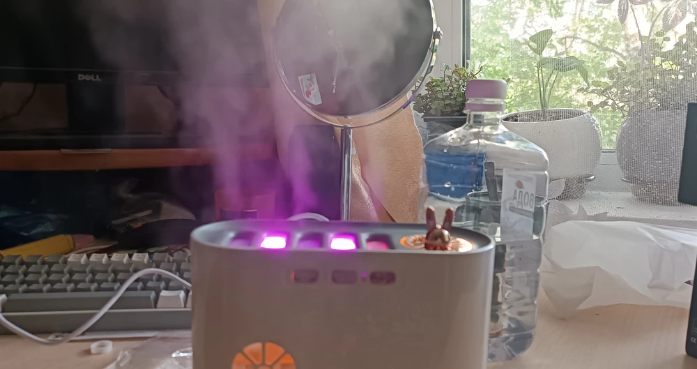 Продавец не отвечал на вопросы, но игрушка пришла работающая. Пар поднимается на 1,5 высоты увлажнителя