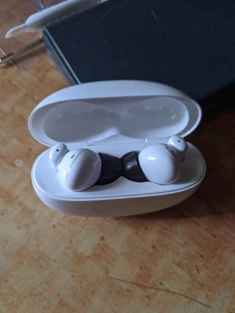 Отличные амбушюры. Брал для Honor Choice Earbuds X5 Pro. Наушники с S-ками в кейс помещаются без проблем, с остальными размерами тоже, но не знаю, теряют ли контакт с кейсом после разбухания амбушюр или нет, не тестировал. 
Насчет какого-то улучшения звучания тоже не скажу, впервые покупаю пенные и пока в полной мере не опробовал. Хуже точно не стало.