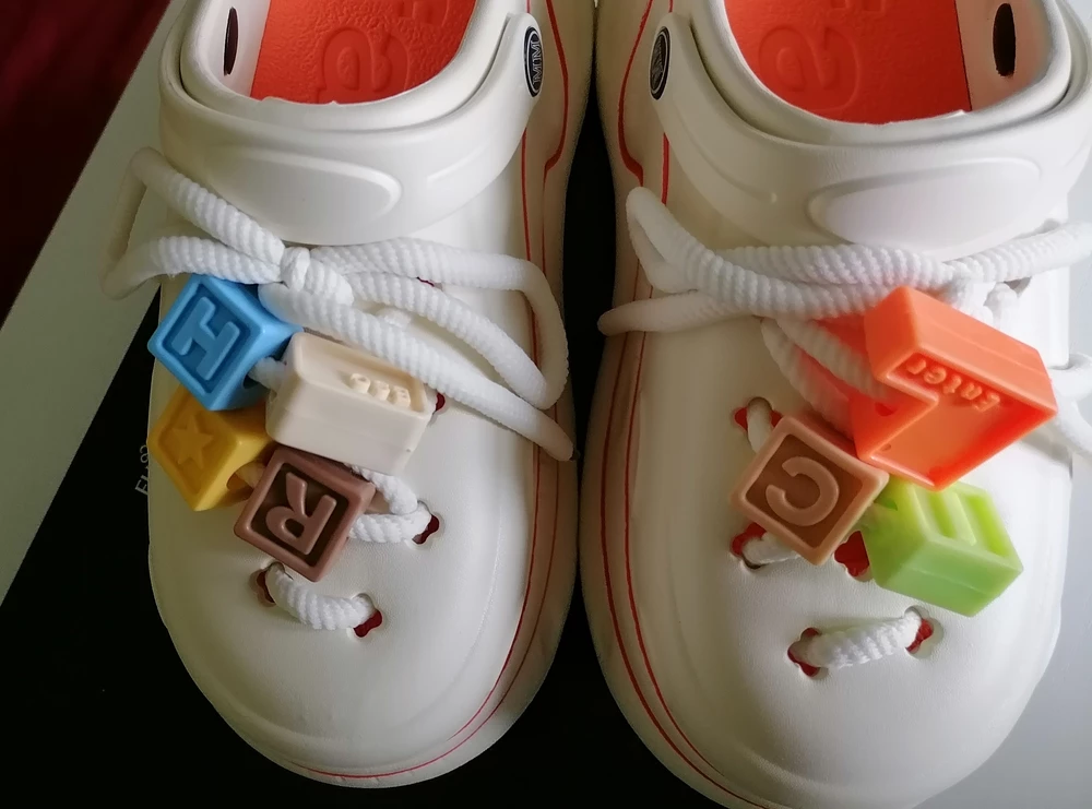 Шлёпки супер 👍, качество отличное. Они очень удобные и лёгкие. Идут в размер на свои 25см взяла 38-39 подошли идеально 👌. Спасибо продавцу за качественный товар, рекомендую продавца 👍 🌹❤️