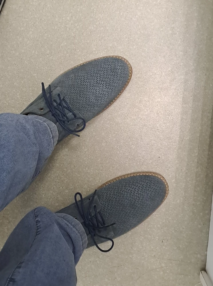 Качественно сделаны, не маловероятно, заказал 45 он реально на 45й. Отказ по причине, что нет перфорация (вентиляции)