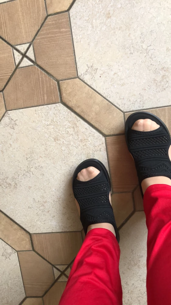 Быстрая доставка, качество понравилось. Размер 37 четко подошел на мой 36. Легкие и удобные черные босоножки