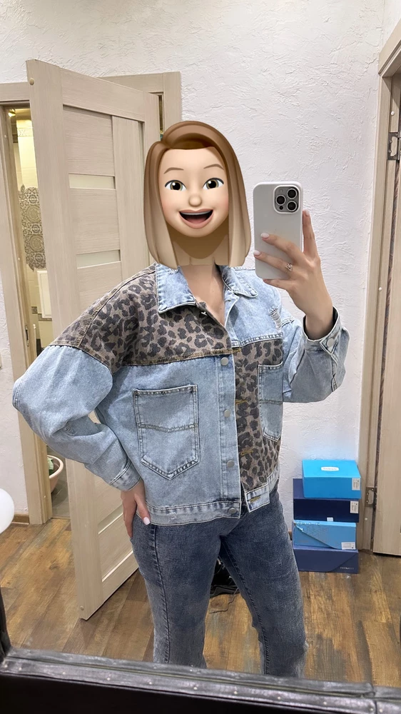 Крутая джинсовка, мне понравилась, не тяжолая, лёгкая приятная, с трендовым принтом , полностью соответствует картинке👍🏼довольна! Размер соответствует, на заклёпки всё застегнулось без проблем и без натяжки