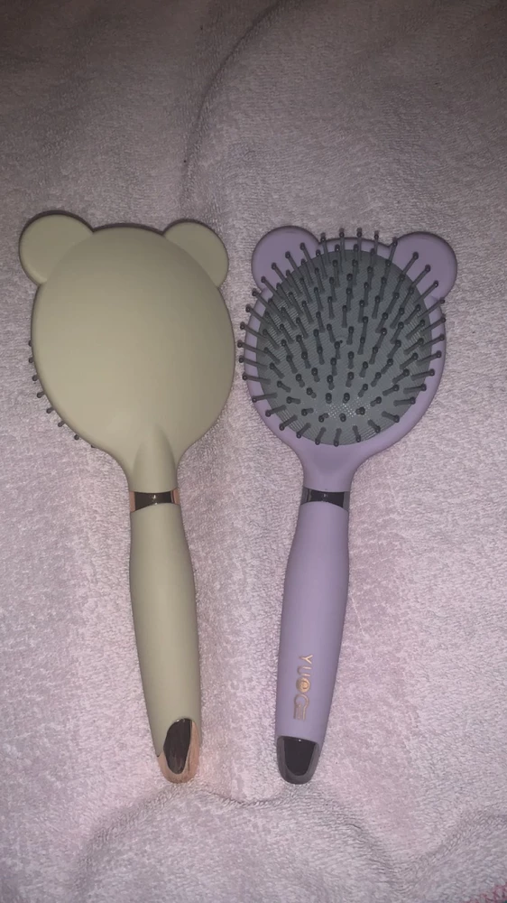 Классная расческа, густые волосы расчесывет на отлично. Рада покупкой