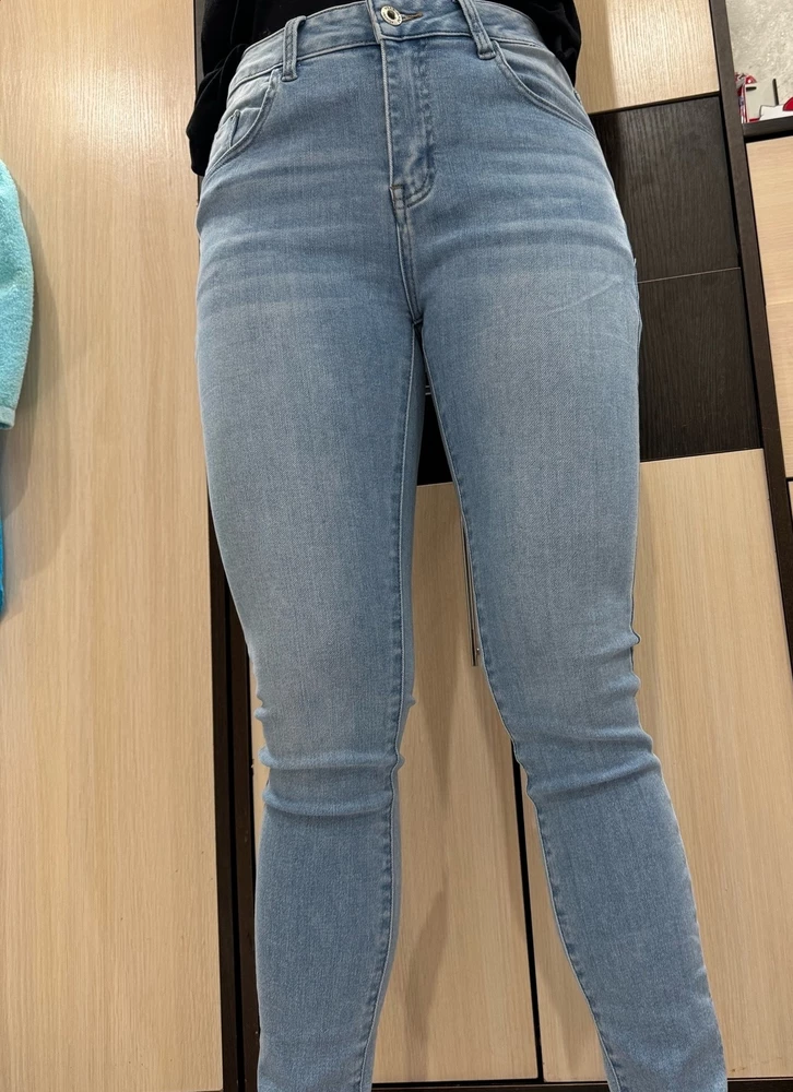 Классные джинсы, сели отлично по фигуре, размеру соответствуют