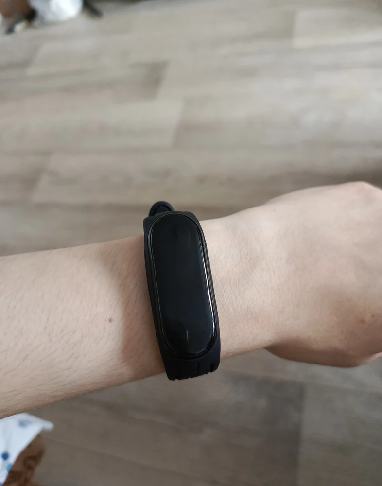 Отличный ремешок, на mi band 6 подошел идеально. По качеству хороший, приятный на ощупь, застежка надежная. Рекомендую к покупке! 👍