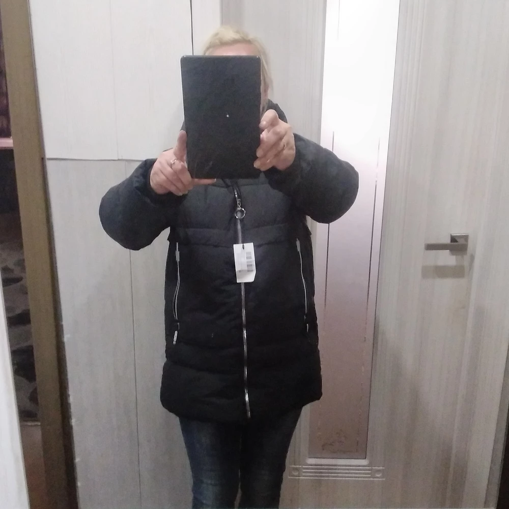 Куртка очень понравилась👍💣👍!боялась,что ошибусь с размером(обычно беру зим.ожежды 48-50р),но всё подошло в идеале💥-мерила на свитер.Куртка пухленькая,но не очень объёмная.Наполнитель распределён равномерно.Пошив без изъянов-нигде никаких торчащих ниток,всё аккуратненько!На рост 165см-прикрывает п💥💥 ку!Осталось дождаться зимы и испробовать заявленный(-20) температурный режим☺.Продавцу спасибо за товар👏👍,мне понравился и фасон и качество!WB спасибо за быструю и отличную доставку👍👍👍!