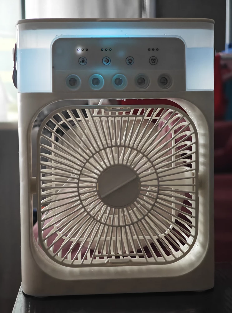 Хороший компактный вентилятор - увлажнитель. 
Покупкой довольна. Всё работает. Доставка пришла даже раньше. Спасибо продавцу