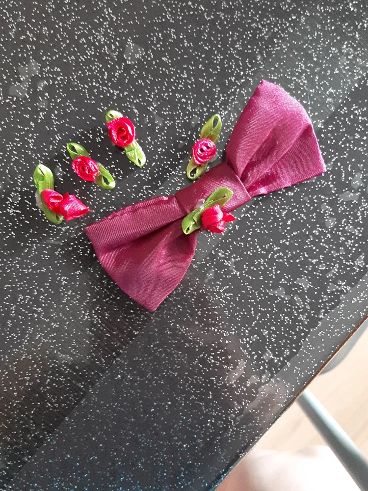 Платье красивое, но ответила вся фурнитура. Ещё при транспортировке несколько ответило потом при стирке. Платье с подкладкой, сложилось впечатление, что в нем будет жарко.и самое,что не понравилось, что блёстки от этого платья везде.сыпятся сильно.