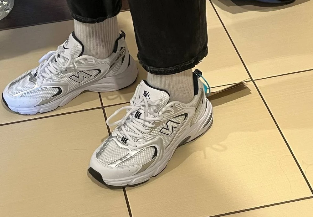 За свою стоимость обалденные кроссовки,мягкие и удобные,на свой 43 брал 44 размер,подошли идеально,спасибо большое!