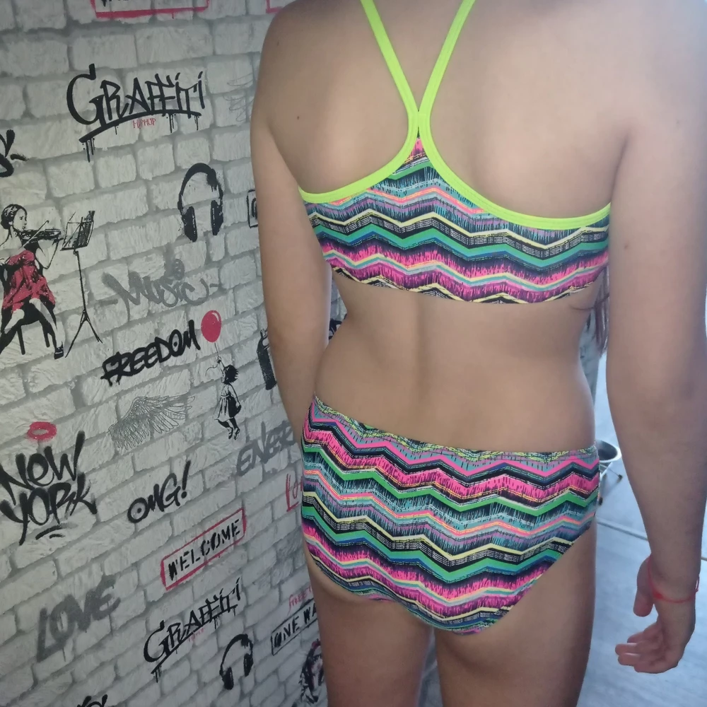 Купальник как купальник, вроде ничего, посмотрим как будет после моря.