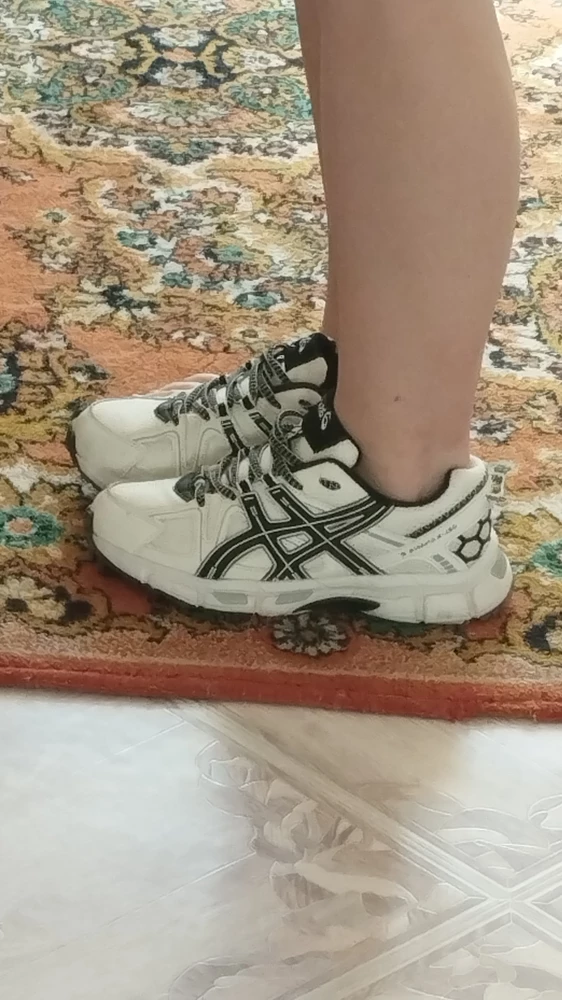 Кроссовки пришли за 3 дня, удобные, комфортные, подошли по размеру