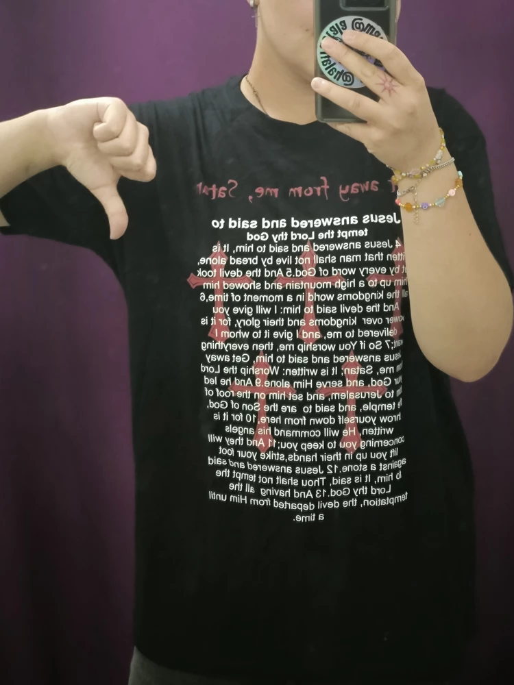 Качество ткани оставляет желать лучшего, фотографии при заказе не соответствуют реальности, рукав намного короче(видео на 1 и 2 фотографии). За бесплатно бы не носила. Возврат.