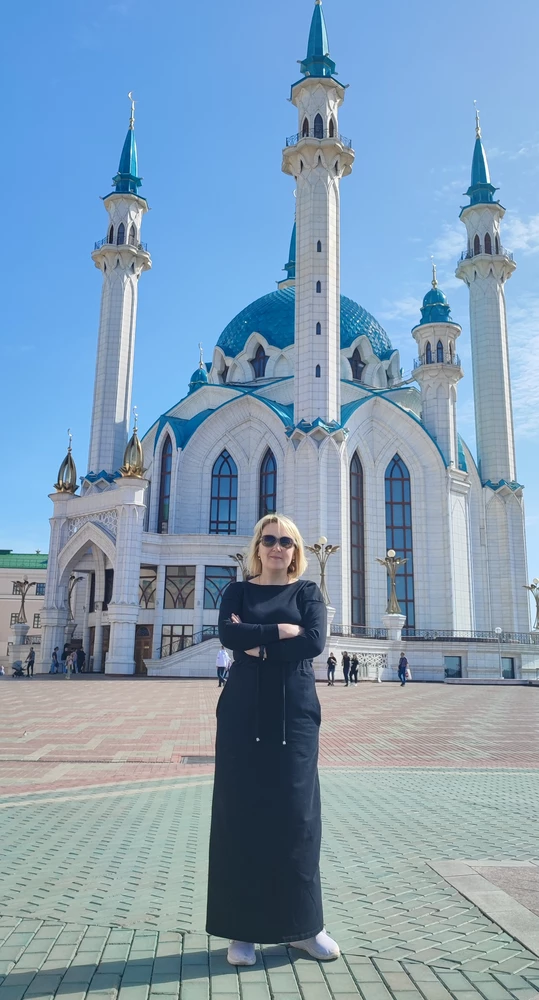 Достойное платье для повседневной жизни. Выглядит сдержано, но молодёжно.